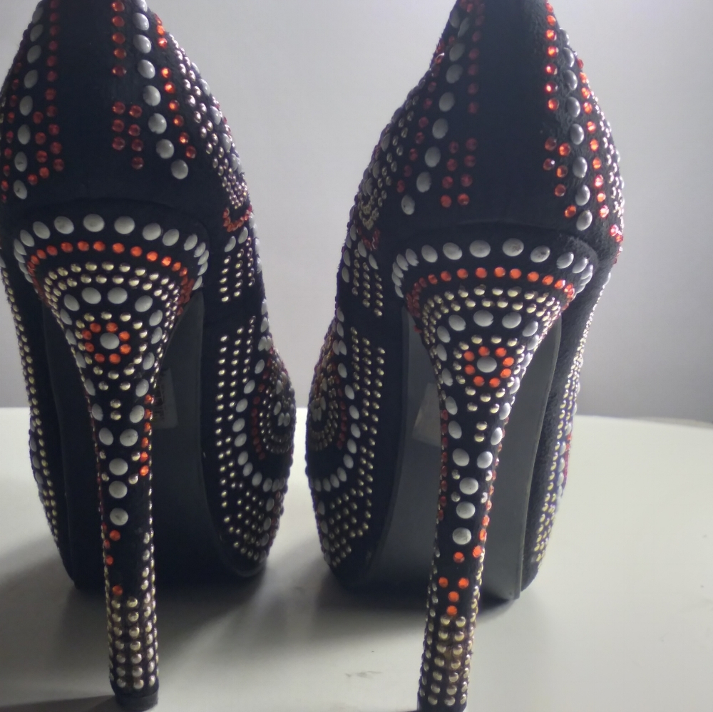 Shoes - Picture 8 of 15
